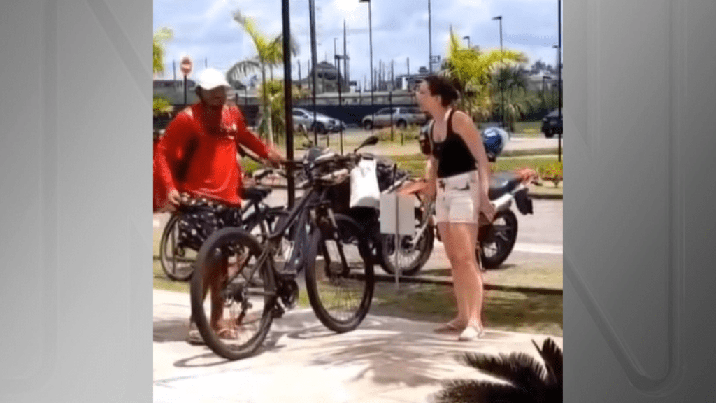 video:-delegada-e-acusada-de-agredir-entregador-de-aplicativo-no-para