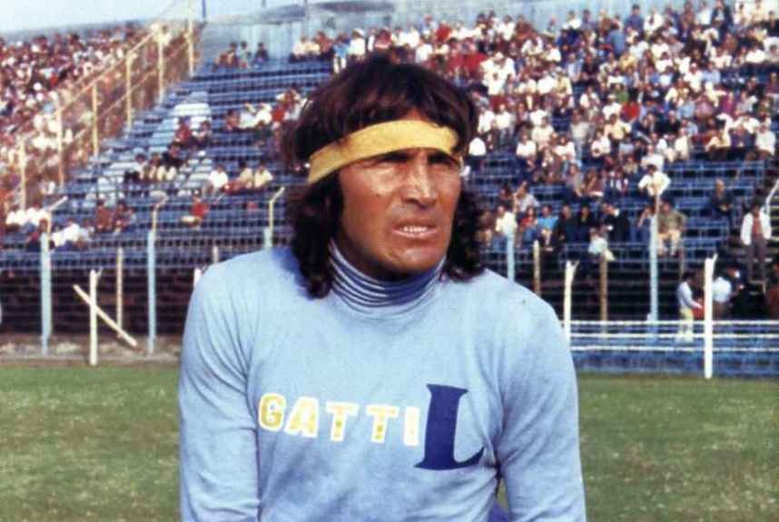 ‘el-loco’:-morre-hugo-gatti,-ex-goleiro-e-idolo-do-boca-junior,-aos-80-anos