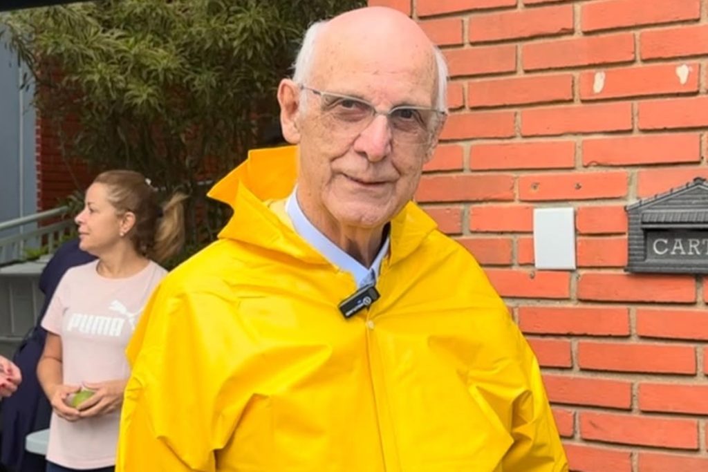 padre-julio-lancellotti-homenageia-papa-francisco:-“o-misericordioso”