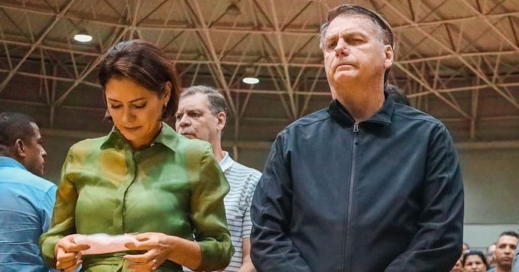 bolsonaro-tem-titulo-honorario-rejeitado-em-pernambuco,-mas-michelle-ganha-comenda-em-goias