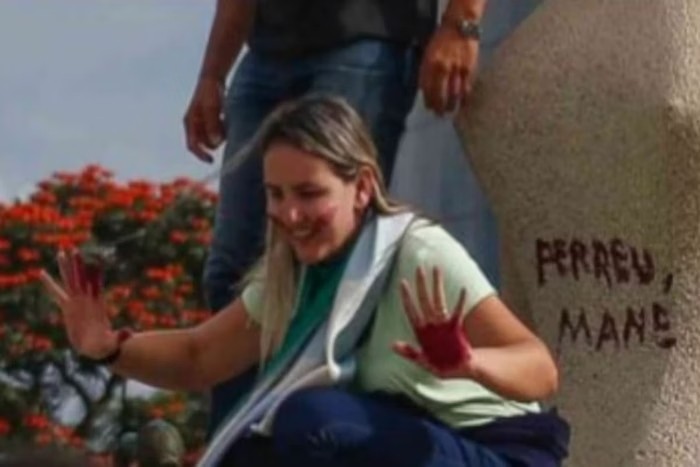 stf-forma-maioria-para-condenar-mulher-que-pichou-estatua-da-corte-com-batom