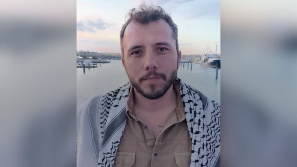 ativista-brasileiro-detido-em-israel-foi-colocado-em-solitaria,-diz-esposa