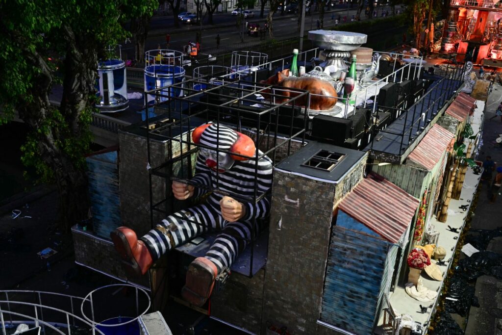 apos-desfile-sobre-lula,-academicos-de-niteroi-denuncia-ataques