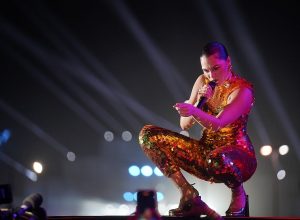 jessie-j-cancela-e-adia-shows-para-nova-cirurgia-de-cancer-de-mama