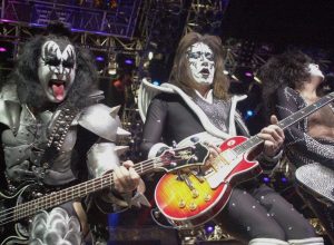 ace-frehley,-guitarrista-e-um-dos-fundadores-do-kiss,-morre-aos-74-anos