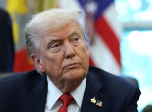 irritado-com-propaganda,-trump-anuncia-mais-10%-de-taxacao-para-o-canada