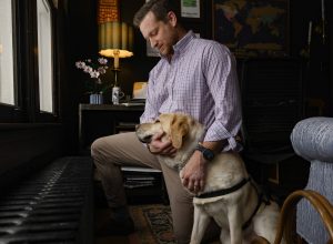 caes-de-servico-que-ajudam-veteranos-com-estresse-pos-traumatico