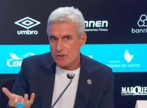 luis-castro-cita-gramado-ruim-mas-aprova-atuacao-do-gremio-em-estreia